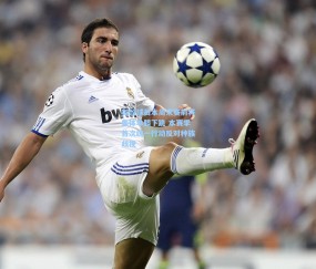 英超球员本周末赛前将集体单膝下跪 本赛季首次统一行动反对种族歧视